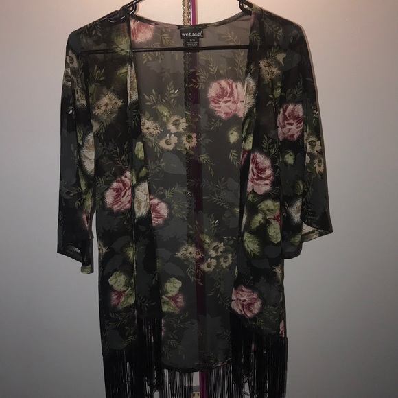 Kimono - Picture 1 of 2